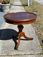 Load image into Gallery viewer, Stanley Furniture Round Occasional Table