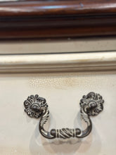 Load image into Gallery viewer, Pair of Vintage White Thomasville Nightstands