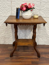 Load image into Gallery viewer, Antique Eastlake Oak Table