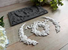 Load image into Gallery viewer, IOD Wreath an Swags 6 x 10 mould