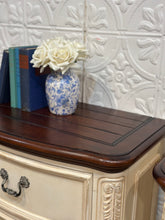 Load image into Gallery viewer, Pair of Vintage White Thomasville Nightstands
