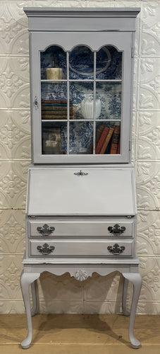 Petite Writing desk with Hutch