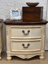 Load image into Gallery viewer, Pair of Vintage White Thomasville Nightstands