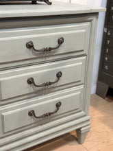 Load image into Gallery viewer, Vintage Drexel 9 Drawer Dresser