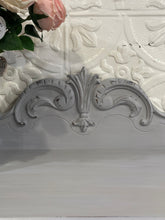 Load image into Gallery viewer, Stunning Antique Chest of Drawers