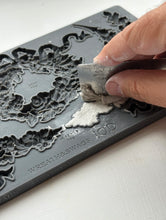 Load image into Gallery viewer, IOD Wreath an Swags 6 x 10 mould