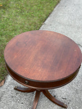 Load image into Gallery viewer, Vintage Duncan Phyfe Round Table