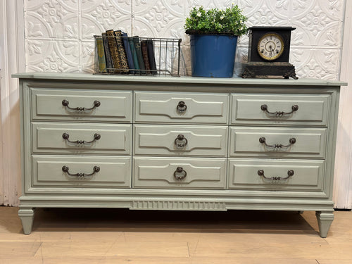 Vintage Drexel 9 Drawer Dresser