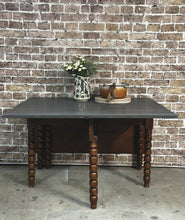 Load image into Gallery viewer, Beautiful Gate Leg Drop Leaf Table