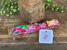 Load image into Gallery viewer, Medium Dog Collar with Rose Color Buckle
