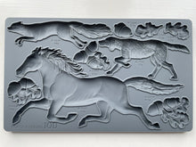 Load image into Gallery viewer, IOD Horse &amp; Hound Mould