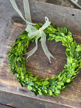 Load image into Gallery viewer, Boxwood Wreath